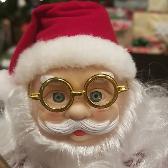 12" Moving Musical Santa - Picture 5 of 17